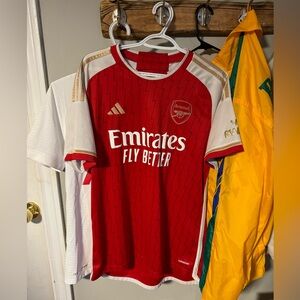 2023/24 Arsenal home kit (large)